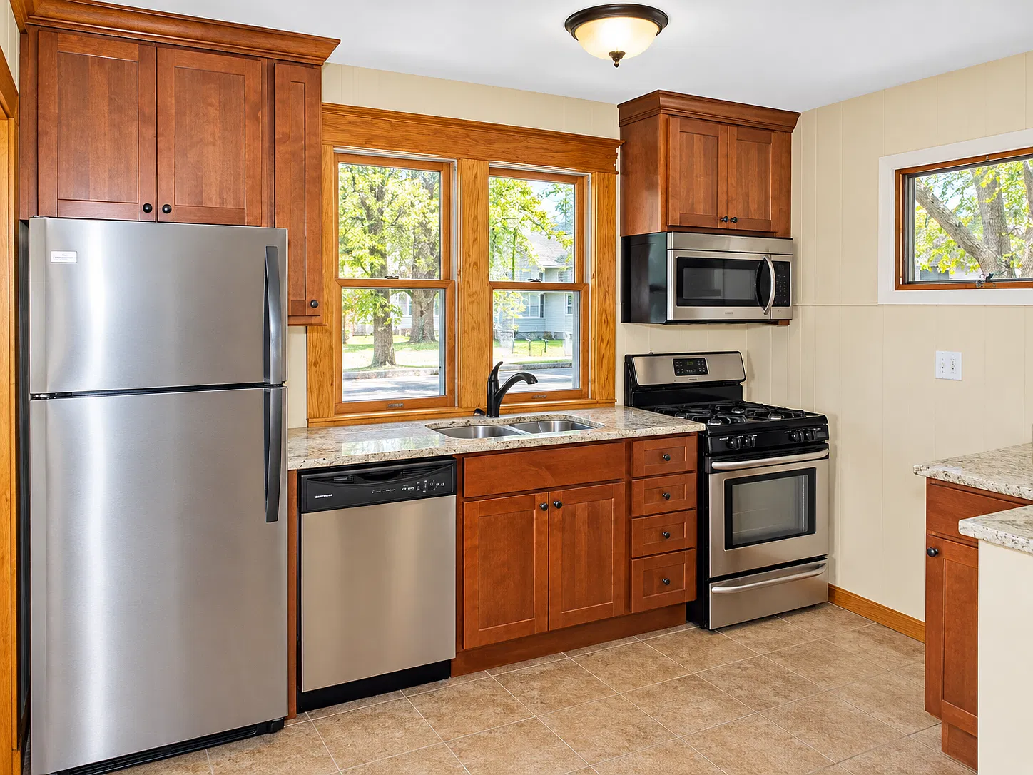 4 bed, 1.5 bath, $2,149 — Photo 3