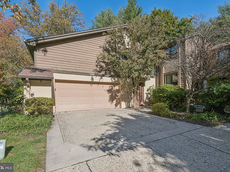 254 Sayre Dr
