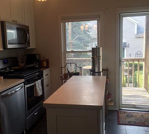 2nd image of 1821 W Henderson St #1