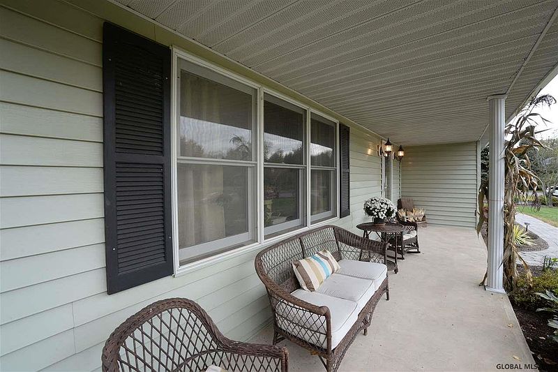 3rd image of 1517 MAPLE CREST Drive