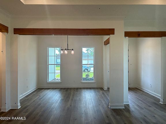 5th image of 207 Earls Ct