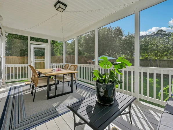 214 Moravia Ln, Cary, NC 27513