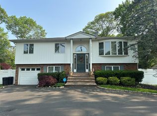 124 Dix Hwy, Dix Hills, NY 11746