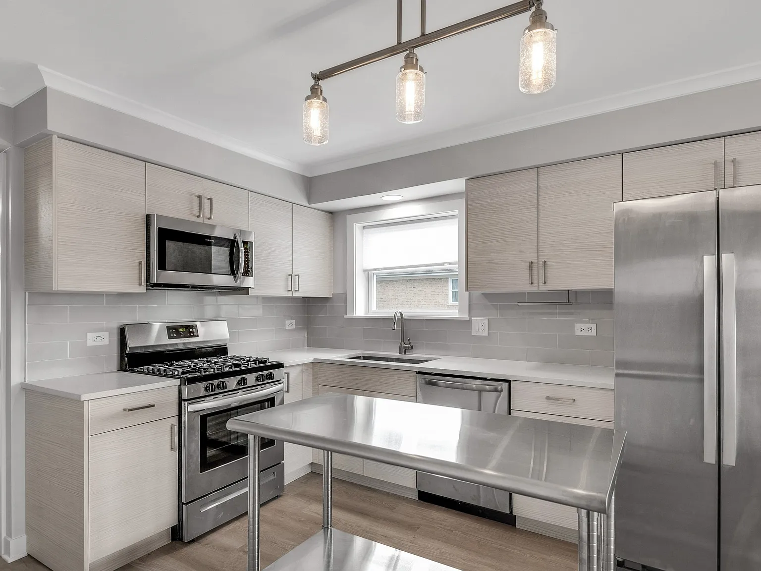 2 bed, 1300 sqft, $2,695 — Photo 3
