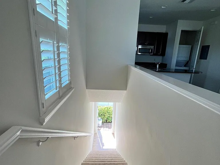 1039 Tiki Dr — Photo 4