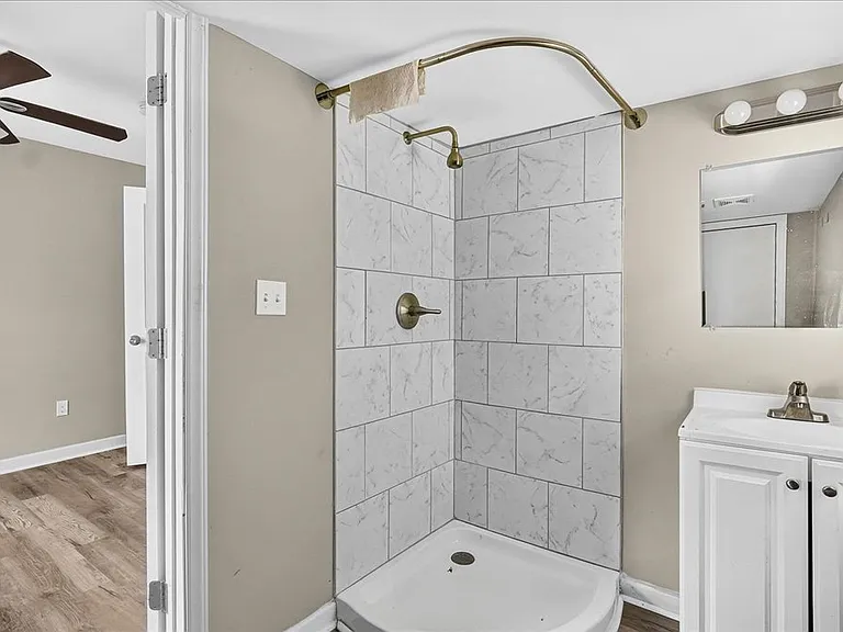 415 Spring Ct — Photo 21