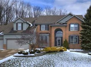 36080 S Huntington Dr, Solon, OH 44139