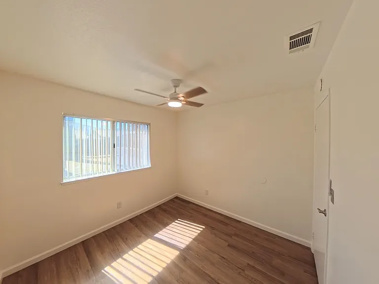 24052 Royale St — Photo 14