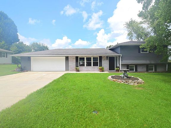 3rd image of 1806 Briarwood Dr