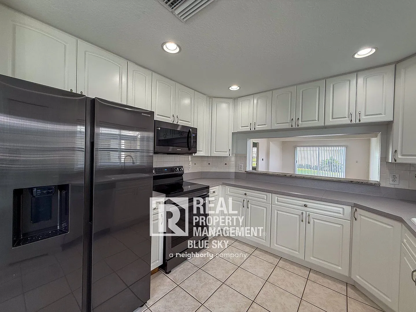 3 bed, 2.0 bath, 1585 sqft, $2,200 — Photo 2