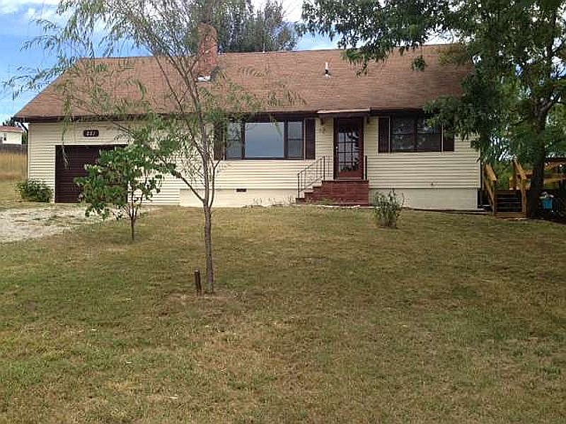 2nd image of 221 Molly Ln