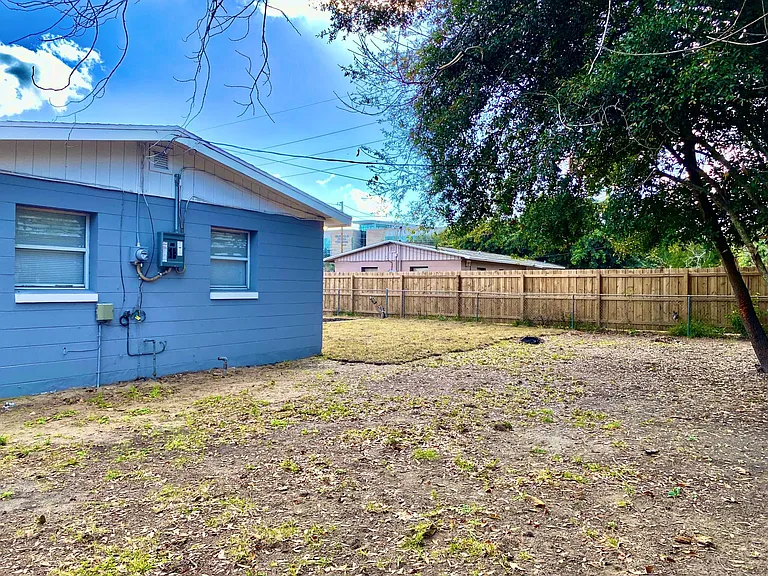 782 Hillview Dr — Photo 30