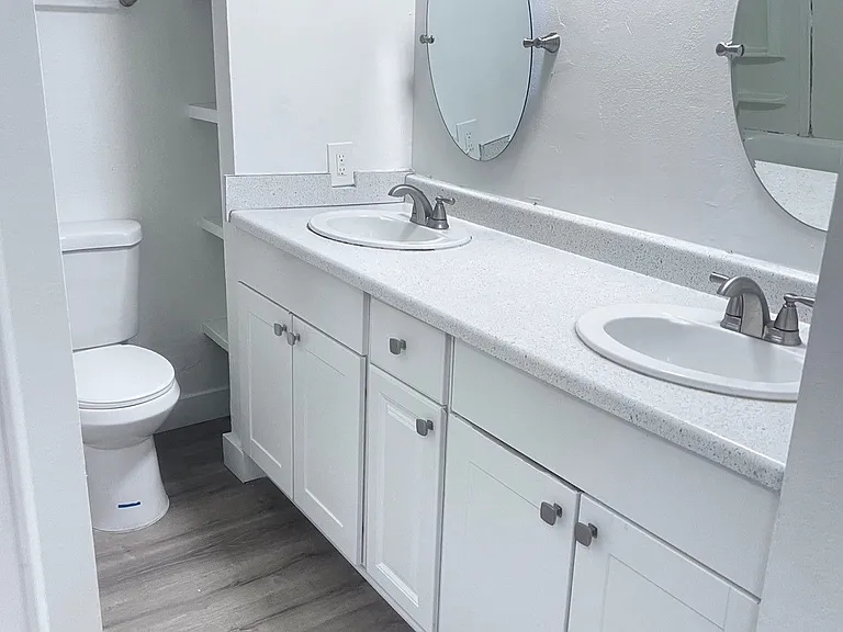 1327 W Civic Center Dr — Photo 6