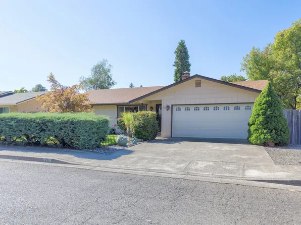 211 NW Blossom Dr, Grants Pass, OR 97526
