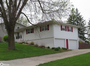 222 Hillcrest Dr, Carroll, IA 51401
