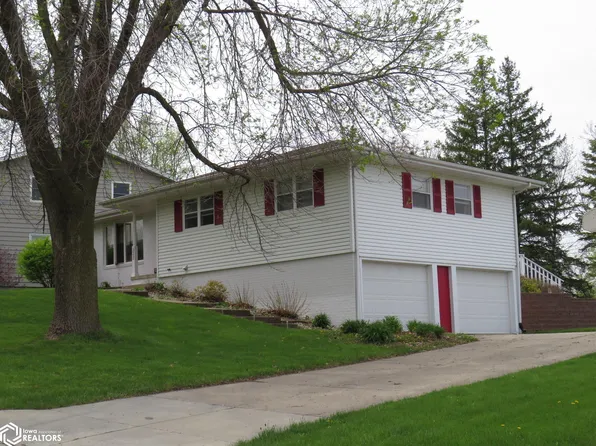 222 Hillcrest Dr, Carroll, IA 51401