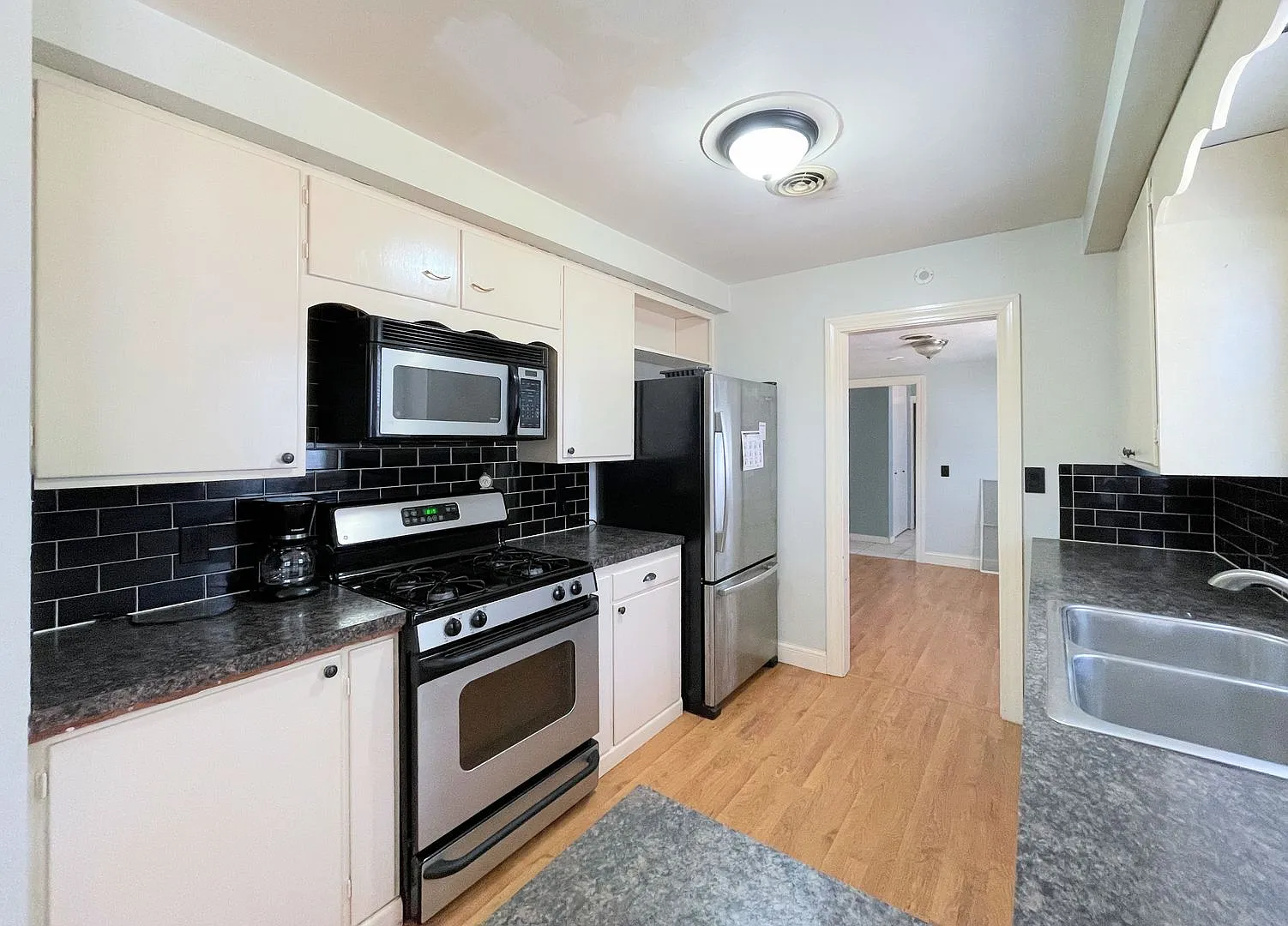 Spacious 3-Bedroom, 2-Bathroom Home — Photo 4