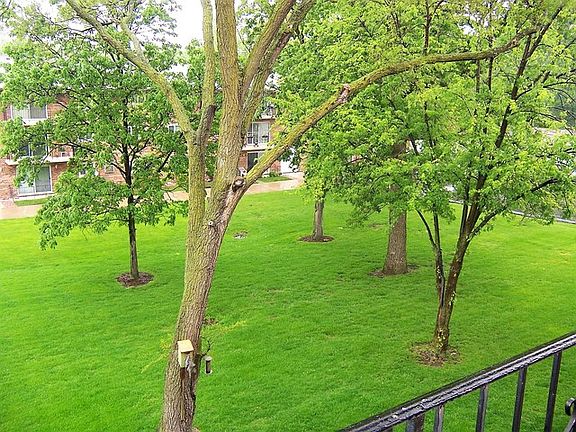3rd image of 9430 Greenbriar Dr APT 3E