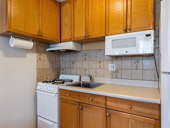 3rd image of 1867 Kaioo Dr APT 205