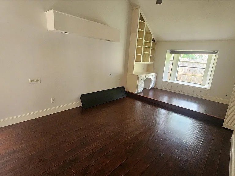 2127 Manor Green Dr — Photo 13