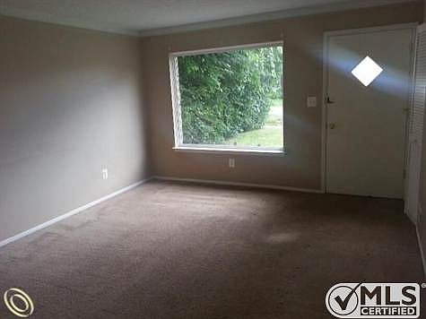 LIVING ROOM.jpg