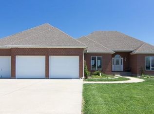 1304 Foxtail Dr, Grain Valley, MO 64029