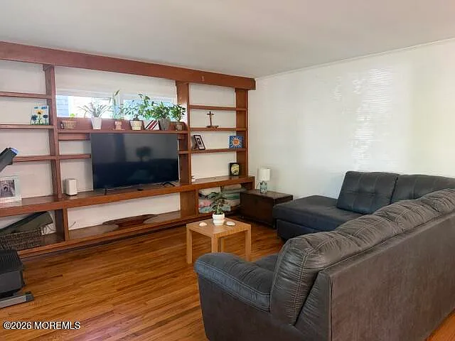 1608 Bay Ave #1 — Photo 3