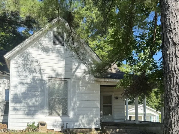 220 Fayetteville St, Van Buren, AR 72956