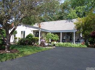 44 Normandy Dr, Holbrook, NY 11741