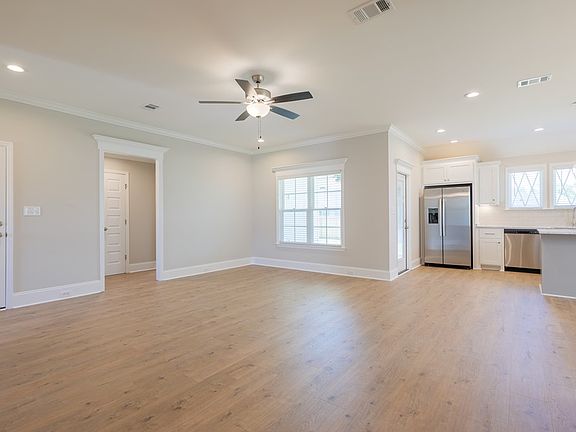 5th image of 3999 Lu Ln