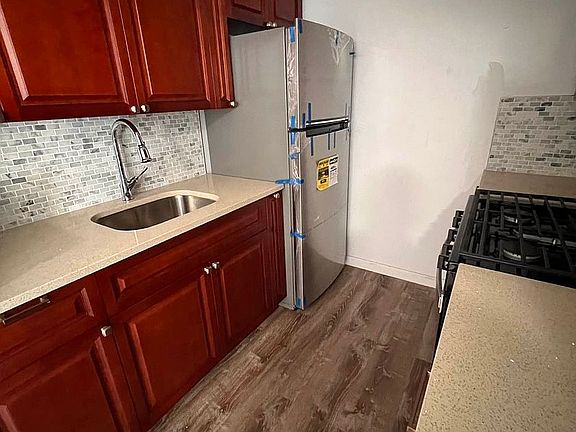 2nd image of 802 Courtlandt Ave Floor 2