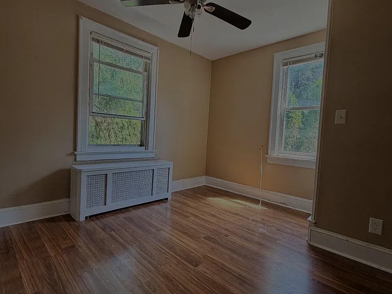 23 Carlton Ave — Photo 2