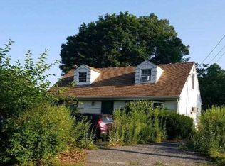 105 Maplewood Rd, Huntington Station, NY 11746