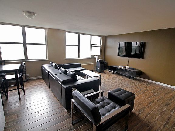 3rd image of 4300 W Ford City Dr APT 1107A