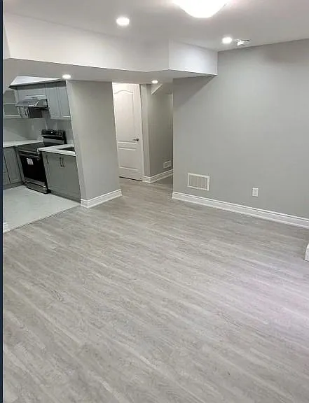 41 Walter English Dr #BASEMENT — Photo 3