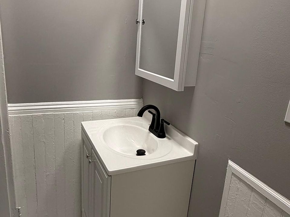 1st image of 479 Putnam St #11555016