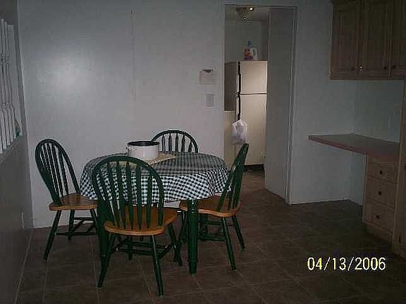 3rd image of 827 Glen Dr