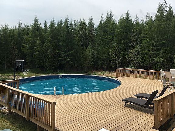 Pool/Deck Area