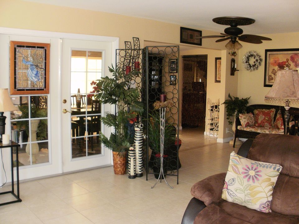 2nd image of 195 Avenida Orontes