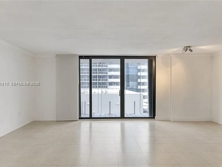 6061 Collins Avenue Cu #15D — Photo 8