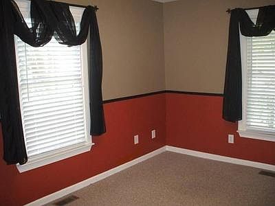4th image of 393 Woodlawn St