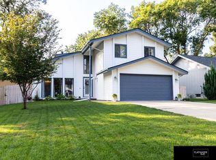 16211 Dorcas St, Omaha, NE 68130