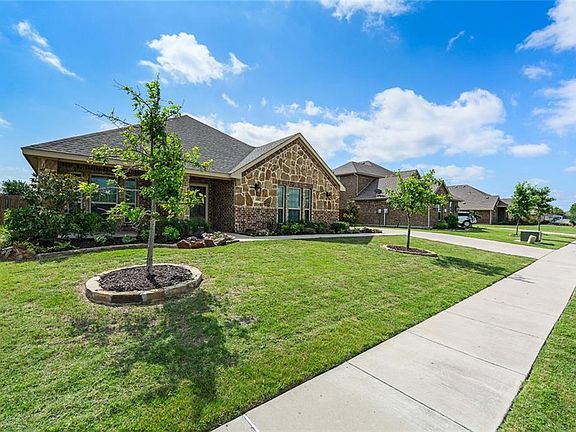 3rd image of 706 Lariat Ln