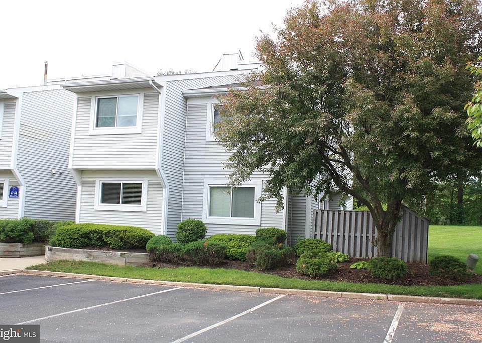 1st image of 43 Hillcroft Way