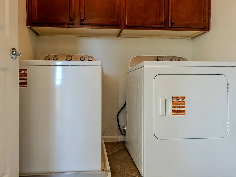 2051 E Carla Vista Dr — Photo 39