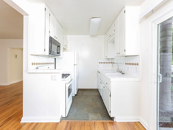 2nd image of 474 E Sherman Ave #2