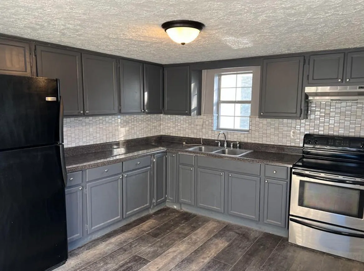 326 Inman St — Photo 4