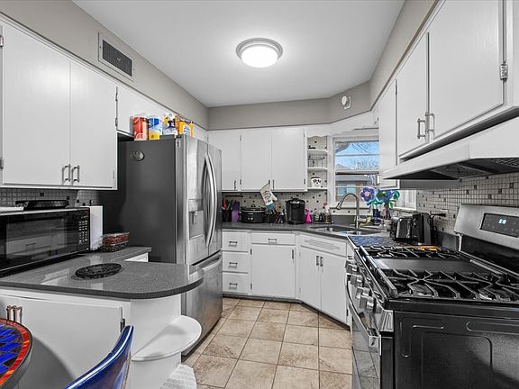 4th image of 2210 N 76th Ave