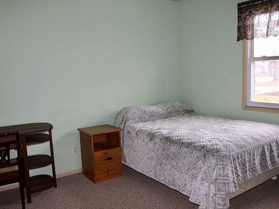 3rd image of 464 Karen Dr