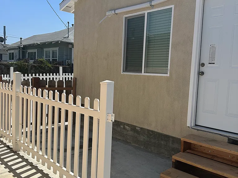 1811 W 41st Dr — Photo 1